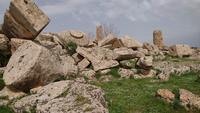 Einst gigantisch, heute ein Trümmerhaufen - Tempel F in Selinunte