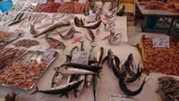 Frischer Fisch auf dem arabischen Markt in Palermo
