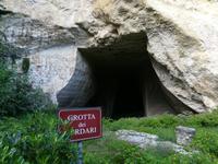 Eine riesige Grotte in den Steinbrüchen von Syracus.