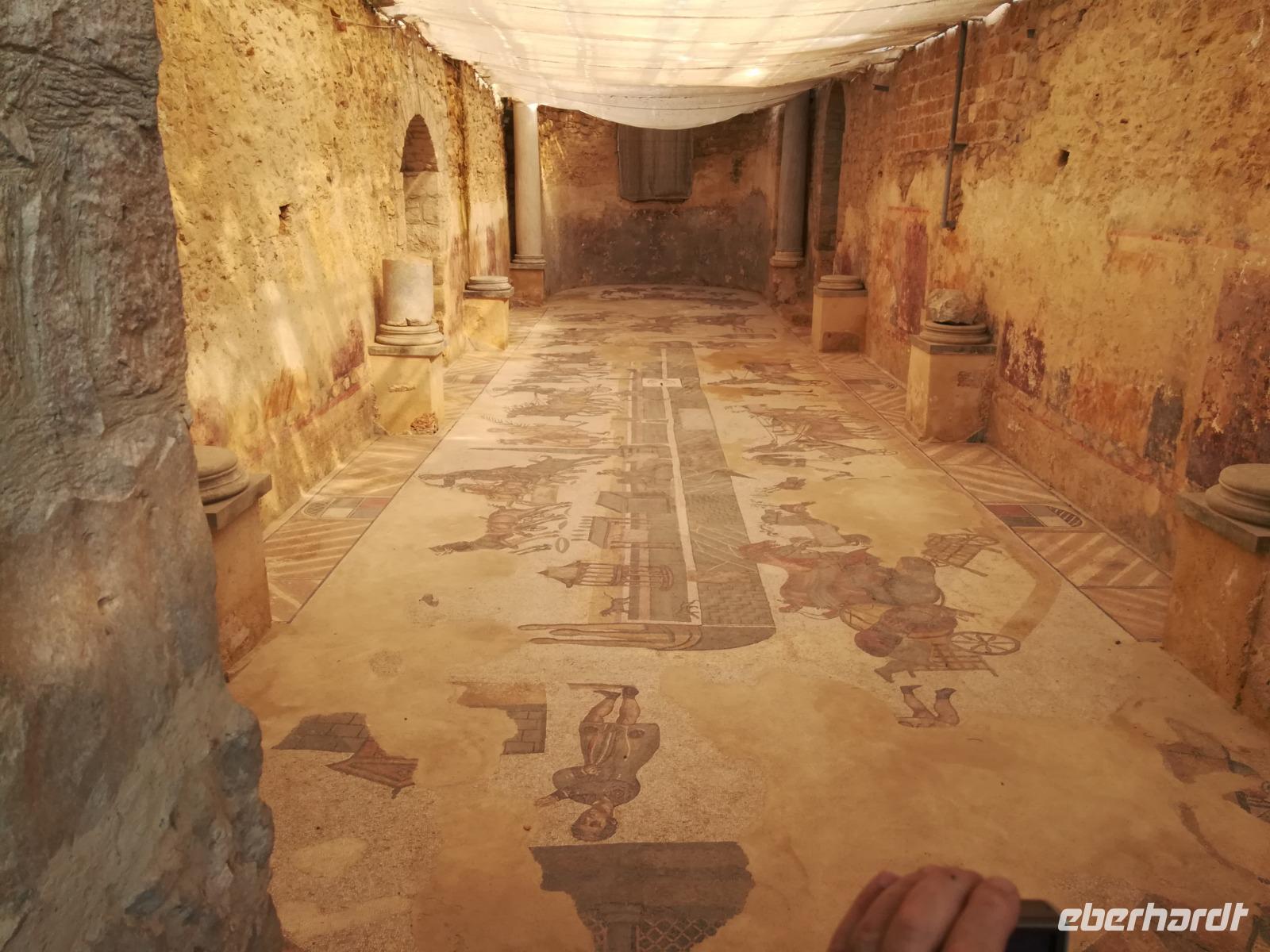 Wunderbare Mosaiken in mehreren Räumen ....