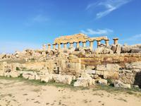 Teilaufbau des zerstörten Akropolistempels in Selinunte.