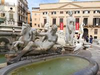Piazza della Vergogna  -  Platz der Schande.
