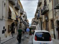 Bummel in den hübschen kleinen Straßen von Cefalu.