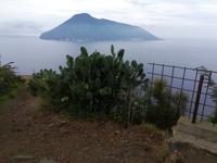 Blick zur liparischen Insel Vulkano.