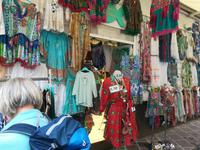 Wie die Steine, so die Klamotten, einfach schön.