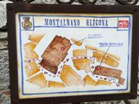 Hinweisschild zum Dom und zum Teatro communale.