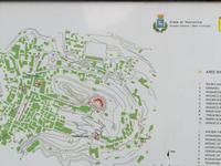 Stadtbild von Taormina graphisch dargestellt.