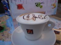  Abschiedsgruß auf dem Cappuccino:Cefalu