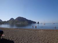  am schwarzen Strand von Vulcano
