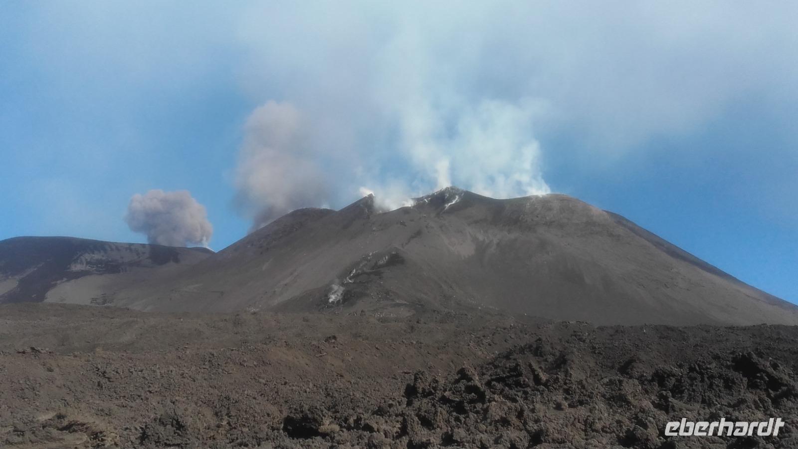 Blick auf den Hauptkrater von 3000 m Höhe