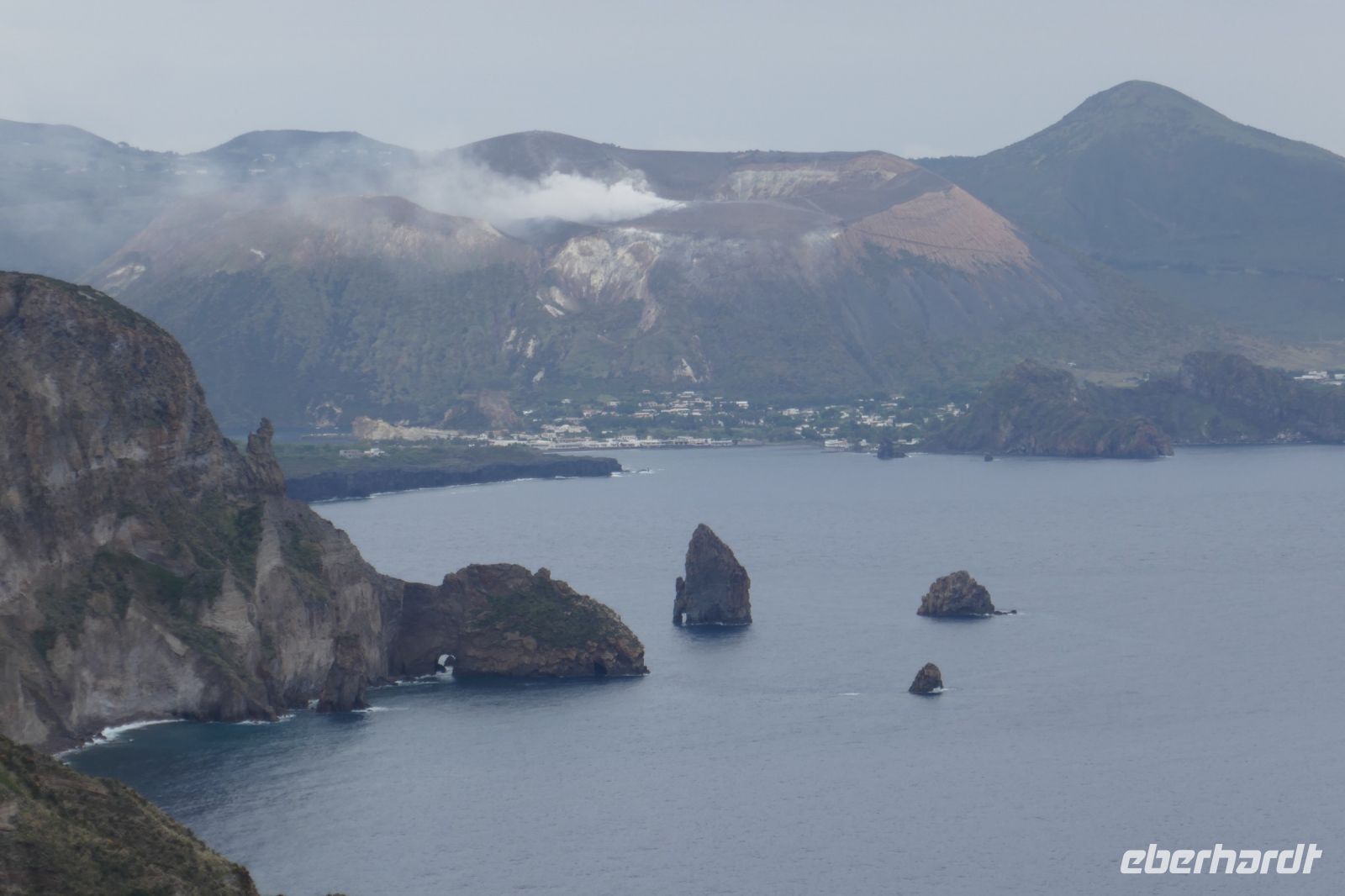 Blick auf Vulkano i. R. Inselrundfahrt Lipari