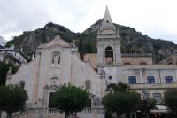 Hauptplatz mit Kirche in Taormina