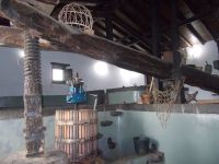 DSCN5619.JPG   Wein,Oliven Presse