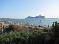 Die großen Schiffe im Hafen von Syrakus.JPG