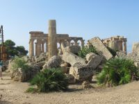 Tempel und die Ruinen