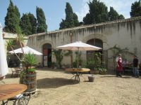 Agriturismo - Empfang im Innenhof.JPG