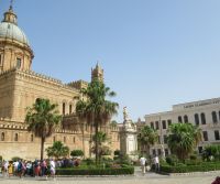 Die Katahedrale und das Liceo.JPG