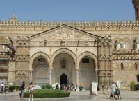 Eingang in die Kathedrale.JPG