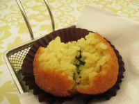 Das muss man in Palermo unbedingt probieren - Arancini - hier mit Spinat.JPG
