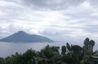 Blick von Lipari auf Panarea.jpg