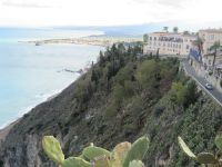 Taormina - die Bucht in der Sonne.JPG
