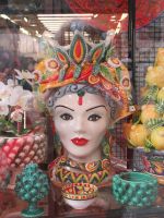 Taormina - die wunderschönen Damen.JPG