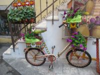 Taormina - buntes Fahrrad mit Blumen.JPG