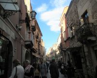 Trubel in den Straßen von Taormina