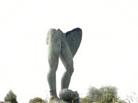 Ausstellung verschiedener Figuren von Ikarus.