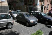 Es wird manchmal sogar in zwei Reihen geparkt