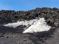 Sizilien. Vulkan Ätna. Schneereste