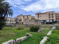 Sizilien. Siracusa. Die Sonne kommt am Apollo Tempel