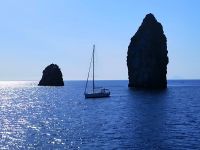 Sizilien. Isola Vulcano. Faraglioni