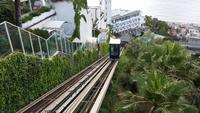 22.05.15: Schräge Liftanlage des Parc Hotel in Richtung auf die Ortschaft Letojanni