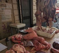 Metzgerstand auf Markt in Catania