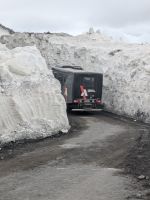 unser Geländebus verschwindet fast im Schnee &ndash; &copy; Günter Thomas Menzel (Eberhardt TRAVEL)