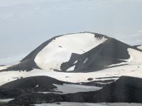 weißer Schnee und schwarzer Lavastein &ndash; &copy; Günter Thomas Menzel (Eberhardt TRAVEL)