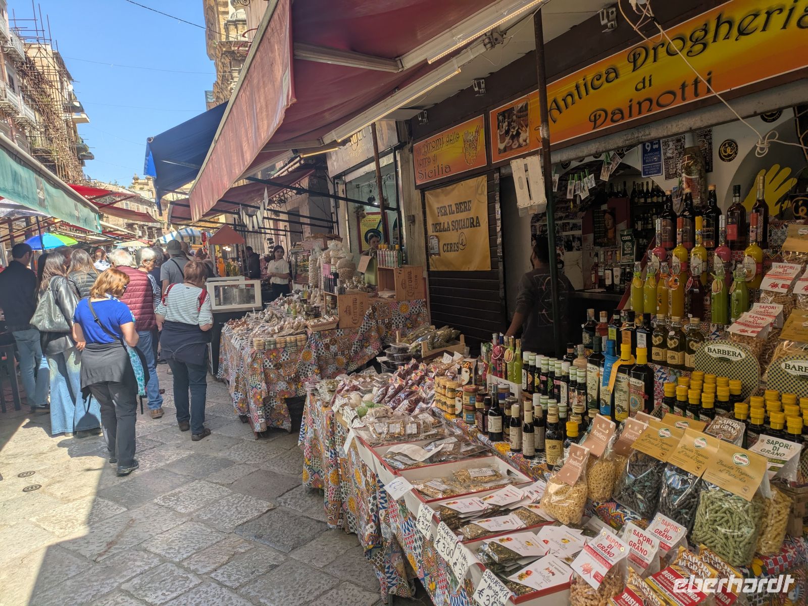 Wie besuchten den Markt &ndash; &copy;  (Eberhardt TRAVEL)