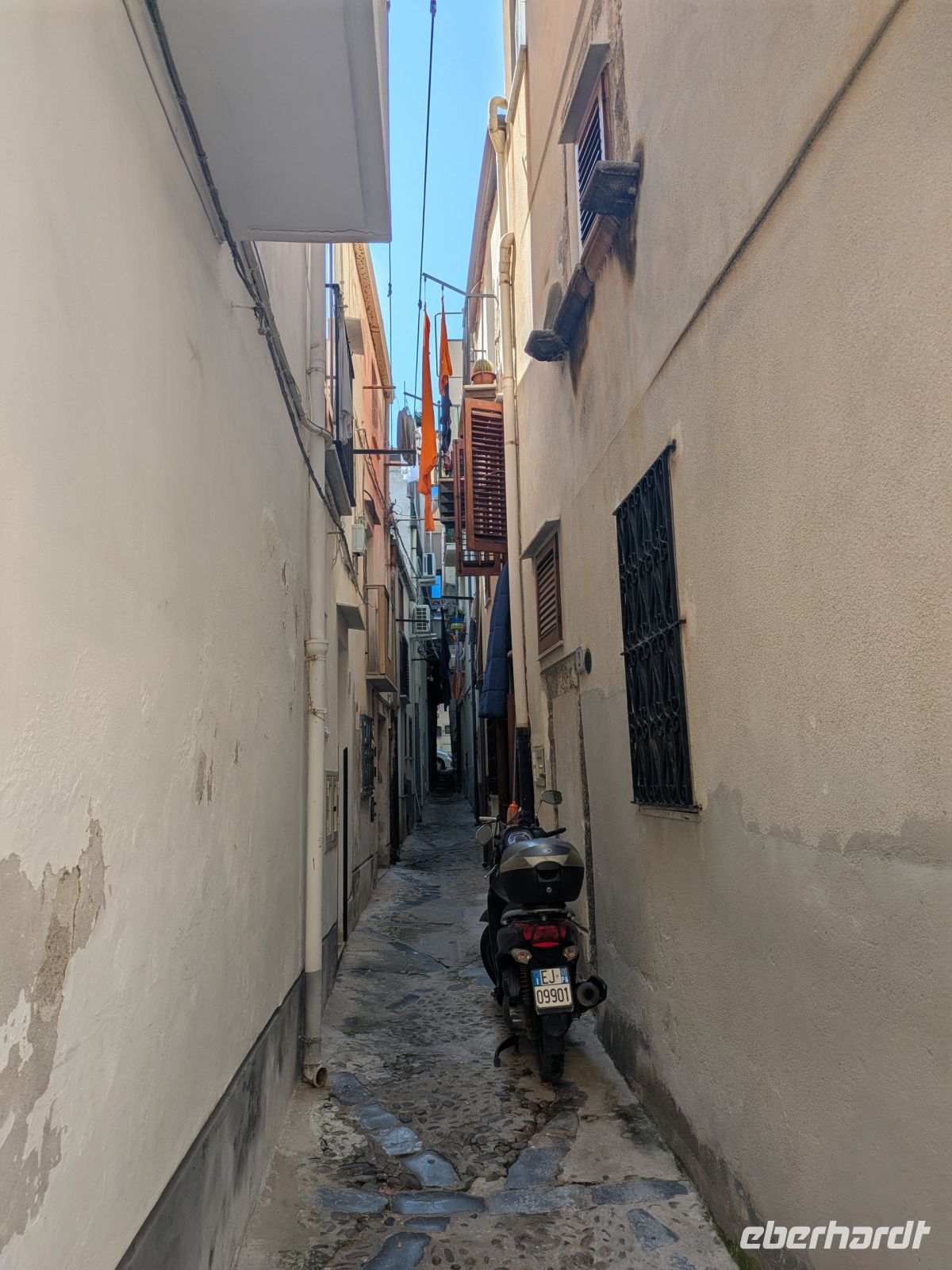 enge Gassen in Cefalu &ndash; &copy;  (Eberhardt TRAVEL)