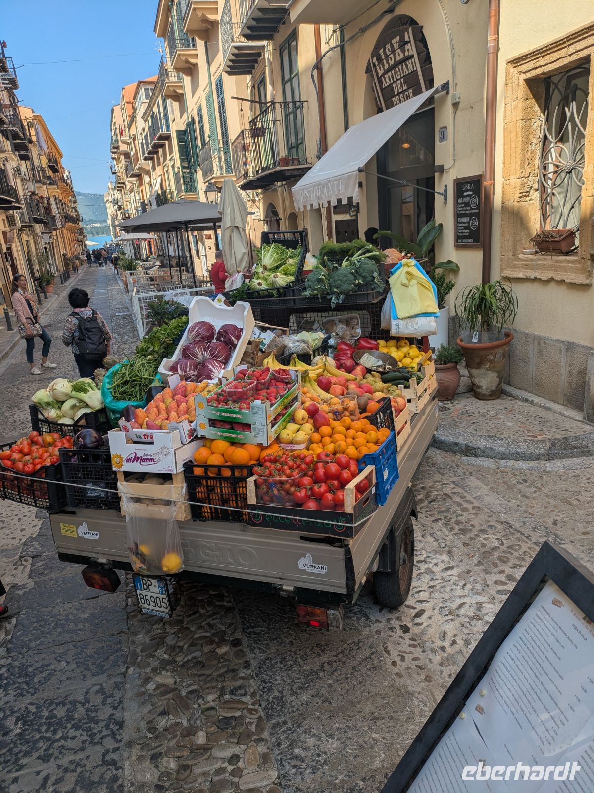 fliegender Händler in Cefalu &ndash; &copy;  (Eberhardt TRAVEL)