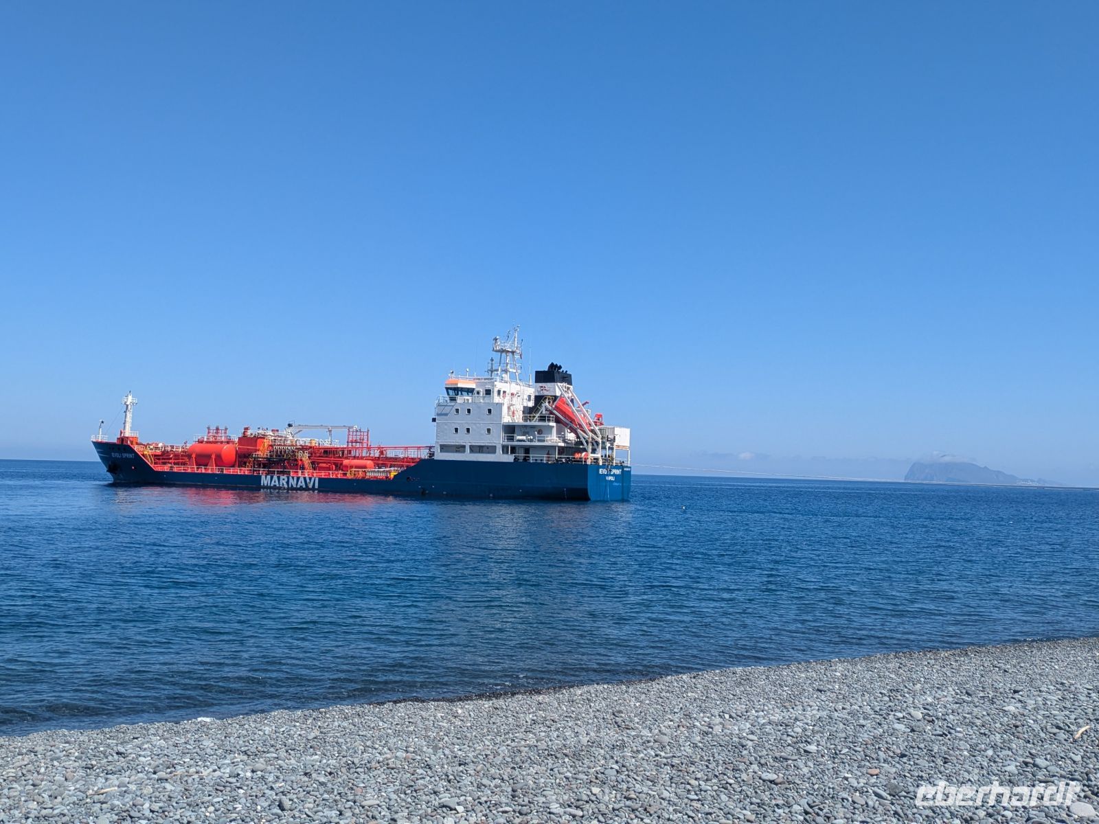 dieses Schiff bringt Wasser vom Festland &ndash; &copy;  (Eberhardt TRAVEL)