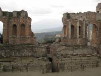 Griechisches Theater mit Ätna verschwommen