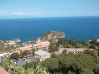 Blick von Taorminas Theater aufs Mittelmeer