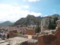 Blick vom Theater auf Taormina