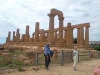 Hier Steht Nuccio Petix im Valle dei Templi bei Agrigent