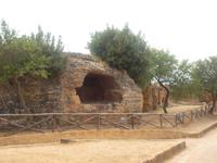 Byzantinische Gräber in der Felsenmauer des Valle dei Templi