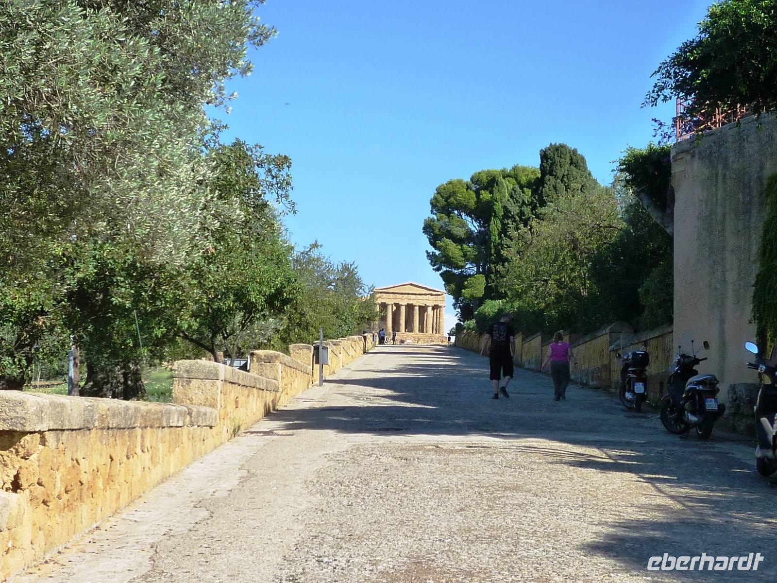 02.10.2013 Straße der Tempel in Agrigent