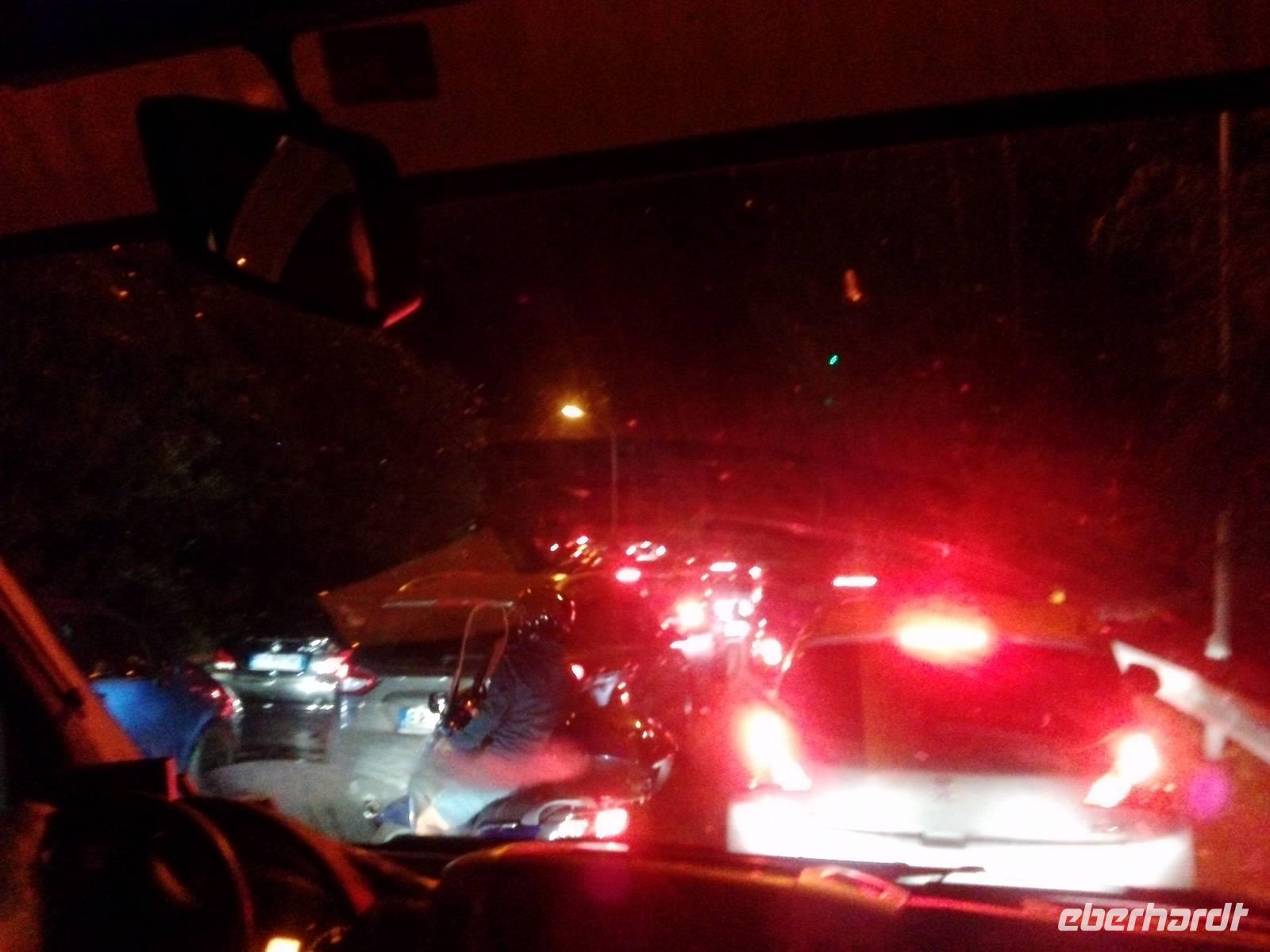 Geordneter Straßenverkehr sieht anders aus..- kurz nach der Ankunft in Catania