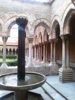 jedes Säulenpaar ein Unikat