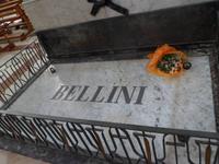 Grabstein des Komponisten in der Kathedrale von Catania